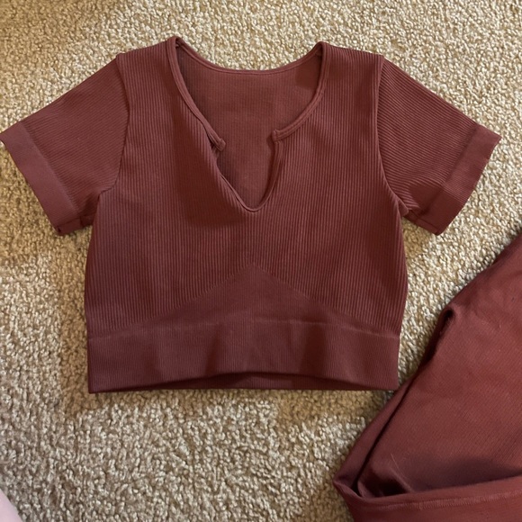 maroon workout set - Picture 2 of 3